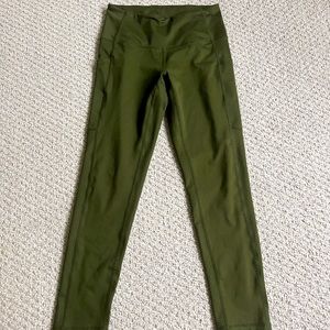 EUC Zella Pocket Crop Leggings